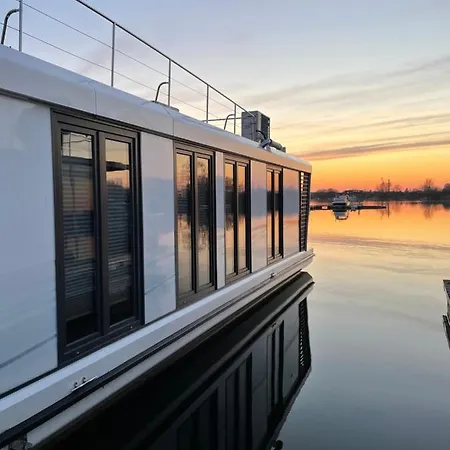 Botel Hausboot Buddy